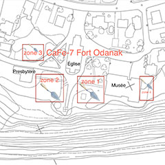 Plan montrant quatre aires, en rouge, où se sont réalisé les travaux archéologiques sur le site CaFe-7.
